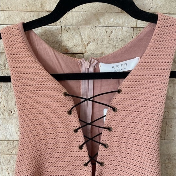 Blush bodycon Dress - Picture 2 of 6